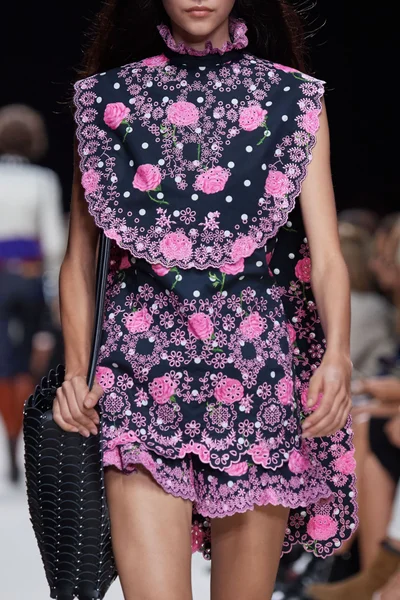 Look 13